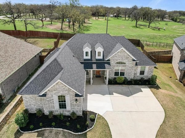 157 Fairweather Drive, Burleson, TX 76028