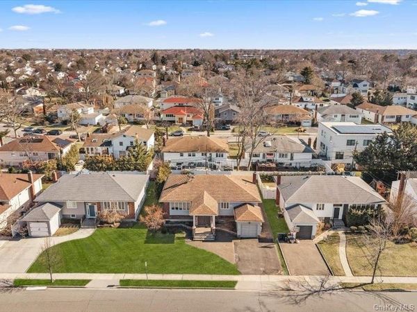 844 Flanders Drive , Valley Stream, NY 11581