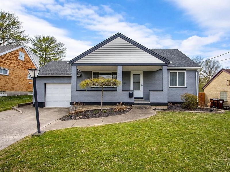 3649 Shortridge Circle, Cincinnati, OH 45247 Photo 3