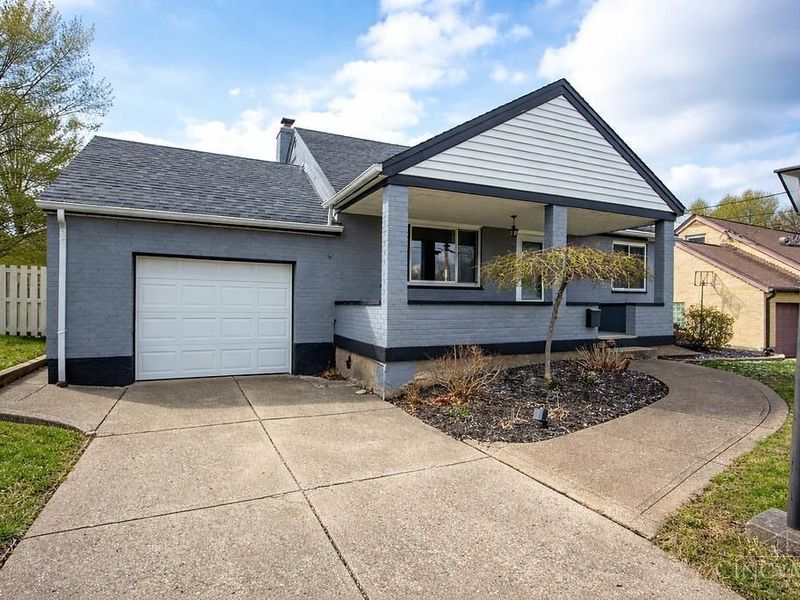 3649 Shortridge Circle, Cincinnati, OH 45247 Photo 4