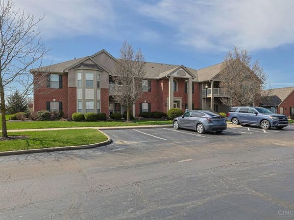 8033 Pinnacle Point Drive, Unit 201, West Chester, OH 45069