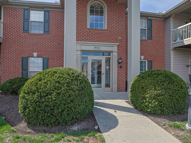 8033 Pinnacle Point Drive, Unit 201, West Chester, OH 45069 Photo 2