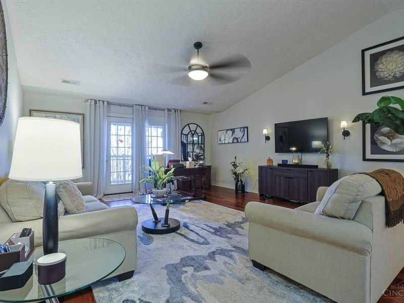 8033 Pinnacle Point Drive, Unit 201, West Chester, OH 45069 Photo 4