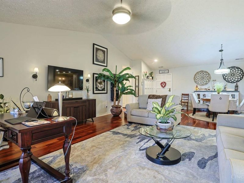 8033 Pinnacle Point Drive, Unit 201, West Chester, OH 45069 Photo 5