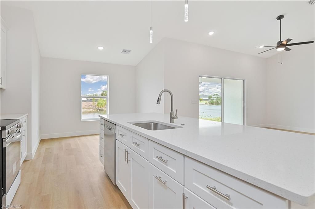 2043 NE 42nd St, Cape Coral, FL 33909 Photo