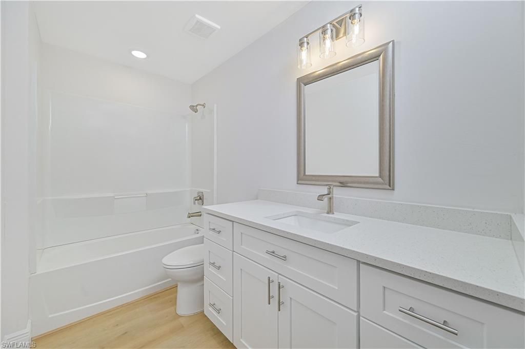 2043 NE 42nd St, Cape Coral, FL 33909 Photo