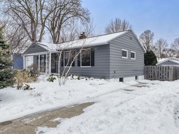 1720 Montreal Avenue , Saint Paul, MN 55116