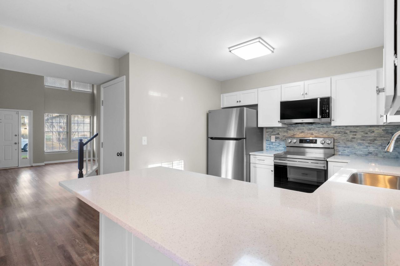 8335 Coventry Photo 10