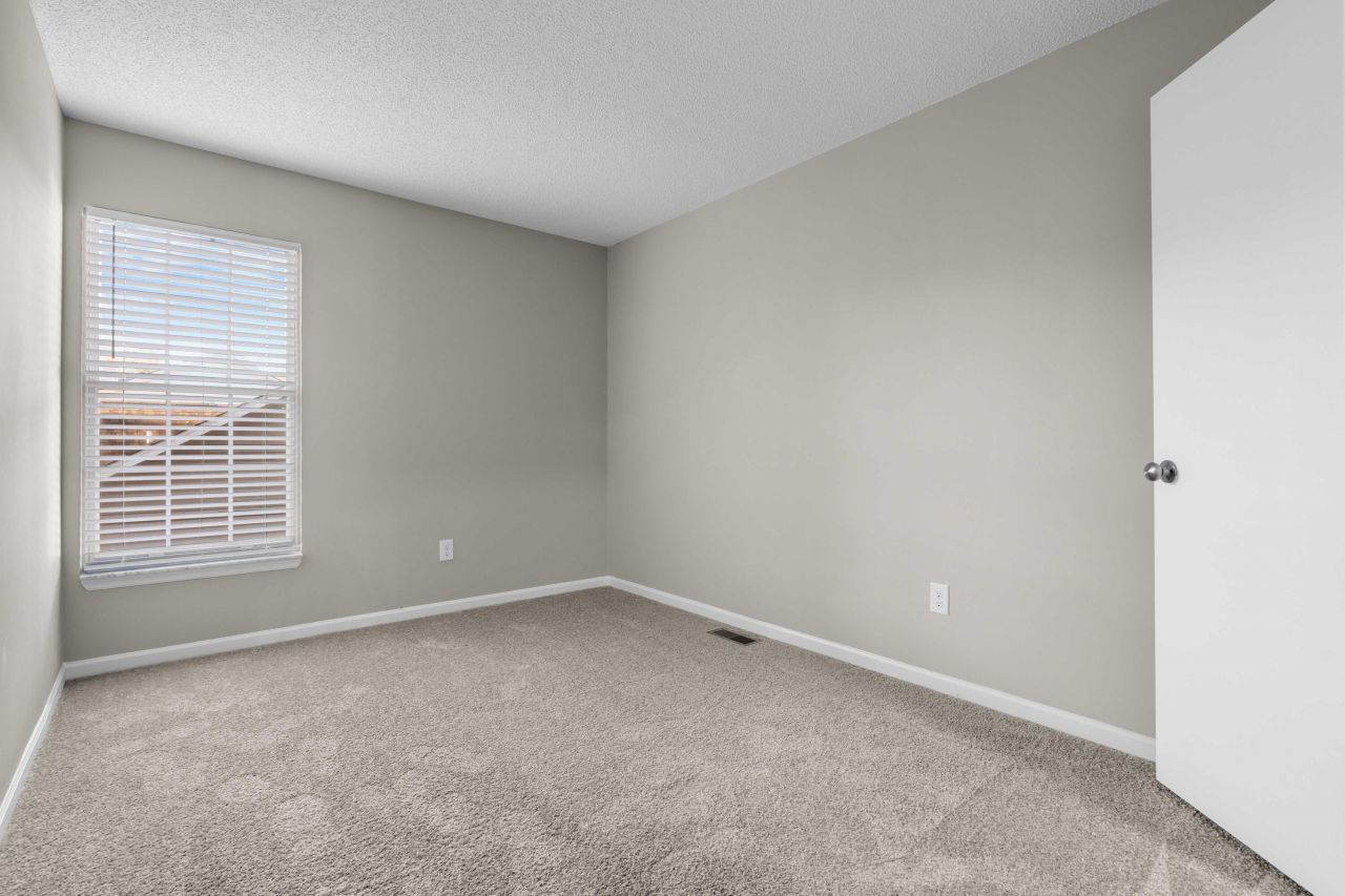 8335 Coventry Photo 25