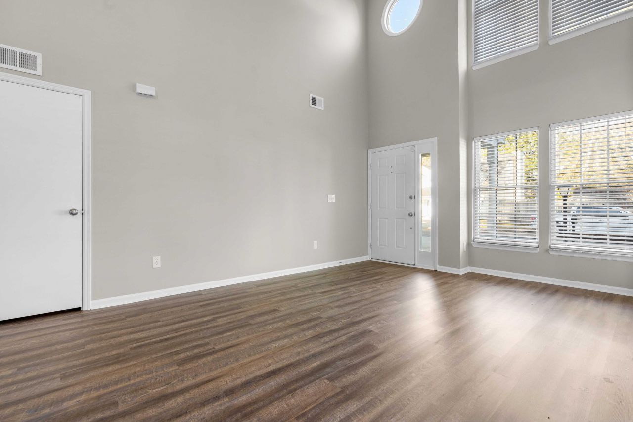 8335 Coventry Photo 6