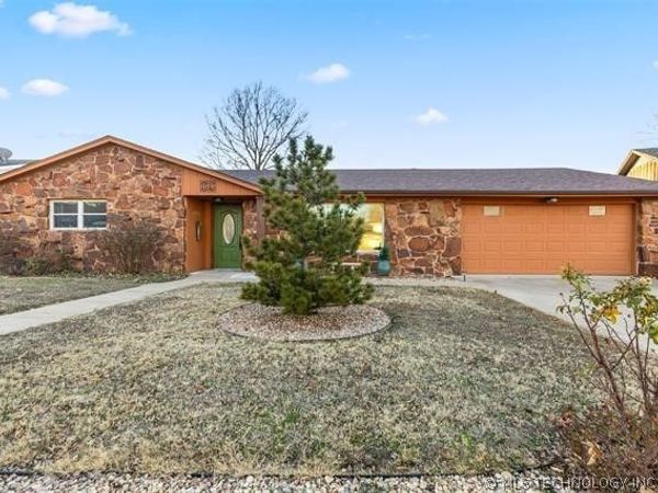 1045 Rolling Meadows , Bartlesville, OK 74006