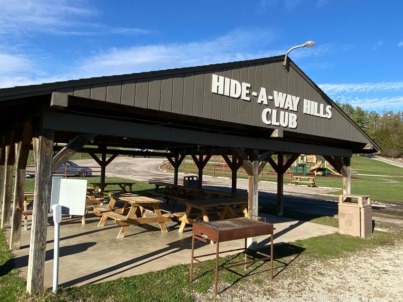 1601 Kato Lane , Hideaway Hills, OH 43107 Photo 21