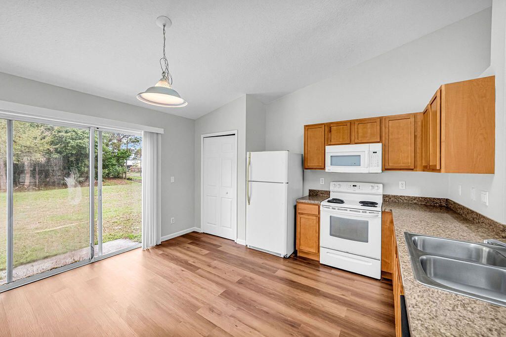 1566 SW Bellevue Avenue, Port Saint Lucie, FL 34953 Photo