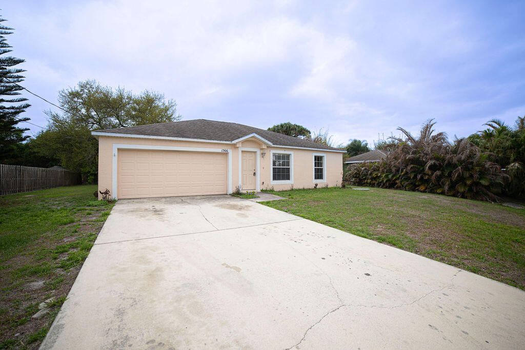 1566 SW Bellevue Avenue, Port Saint Lucie, FL 34953 Photo