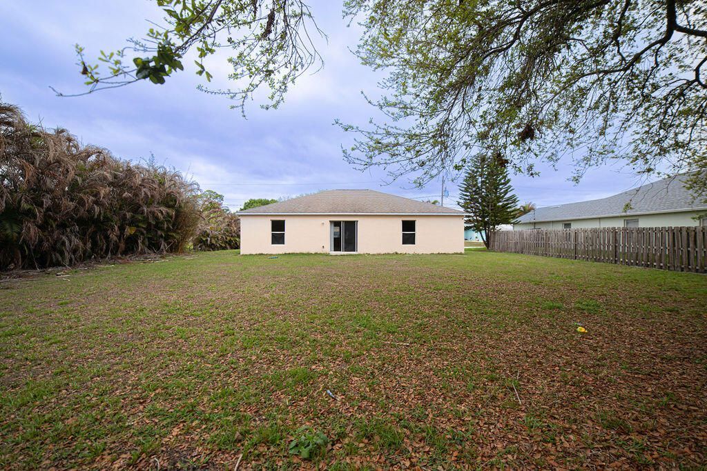 1566 SW Bellevue Avenue, Port Saint Lucie, FL 34953 Photo