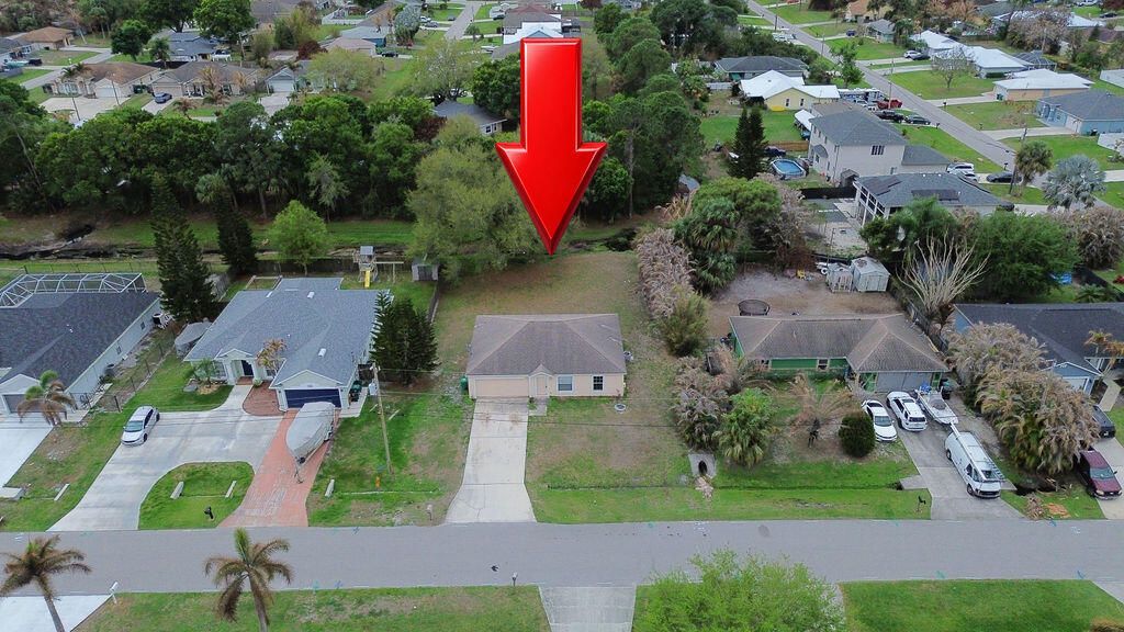 1566 SW Bellevue Avenue, Port Saint Lucie, FL 34953 Photo