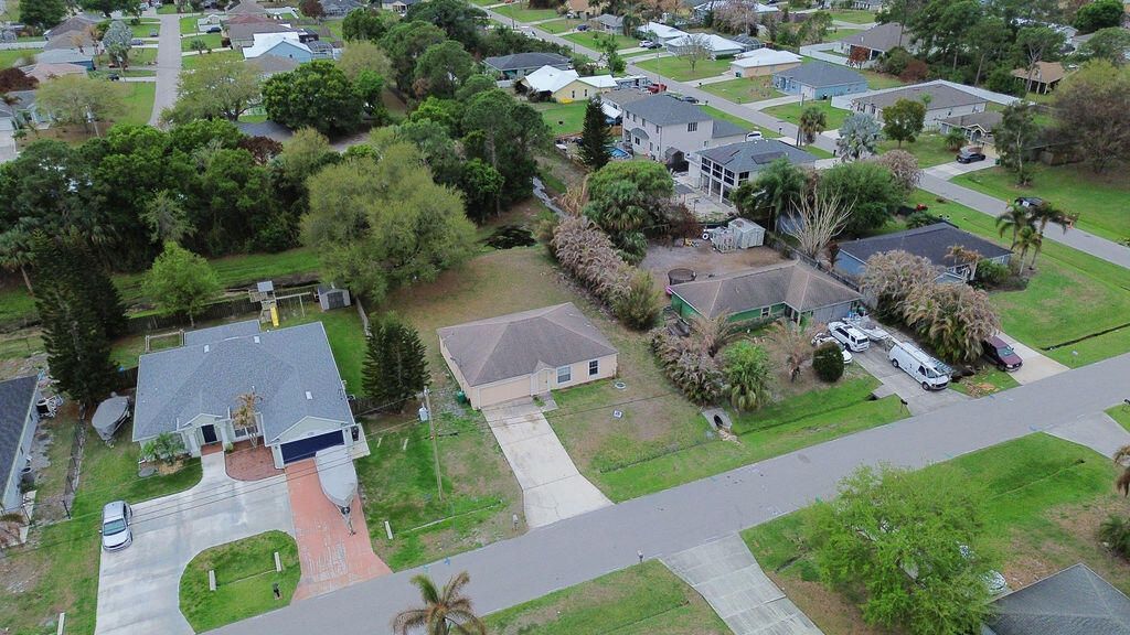 1566 SW Bellevue Avenue, Port Saint Lucie, FL 34953 Photo