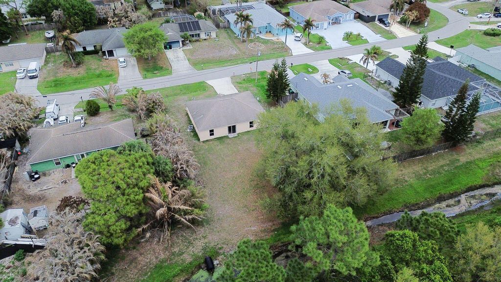 1566 SW Bellevue Avenue, Port Saint Lucie, FL 34953 Photo