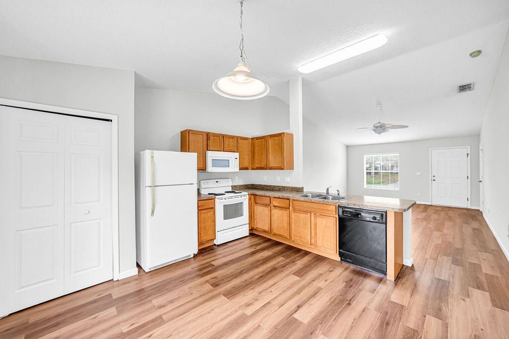 1566 SW Bellevue Avenue, Port Saint Lucie, FL 34953 Photo