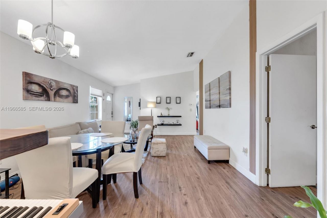 14813 SW 81st St , Unit A, Miami, FL 33193 Photo