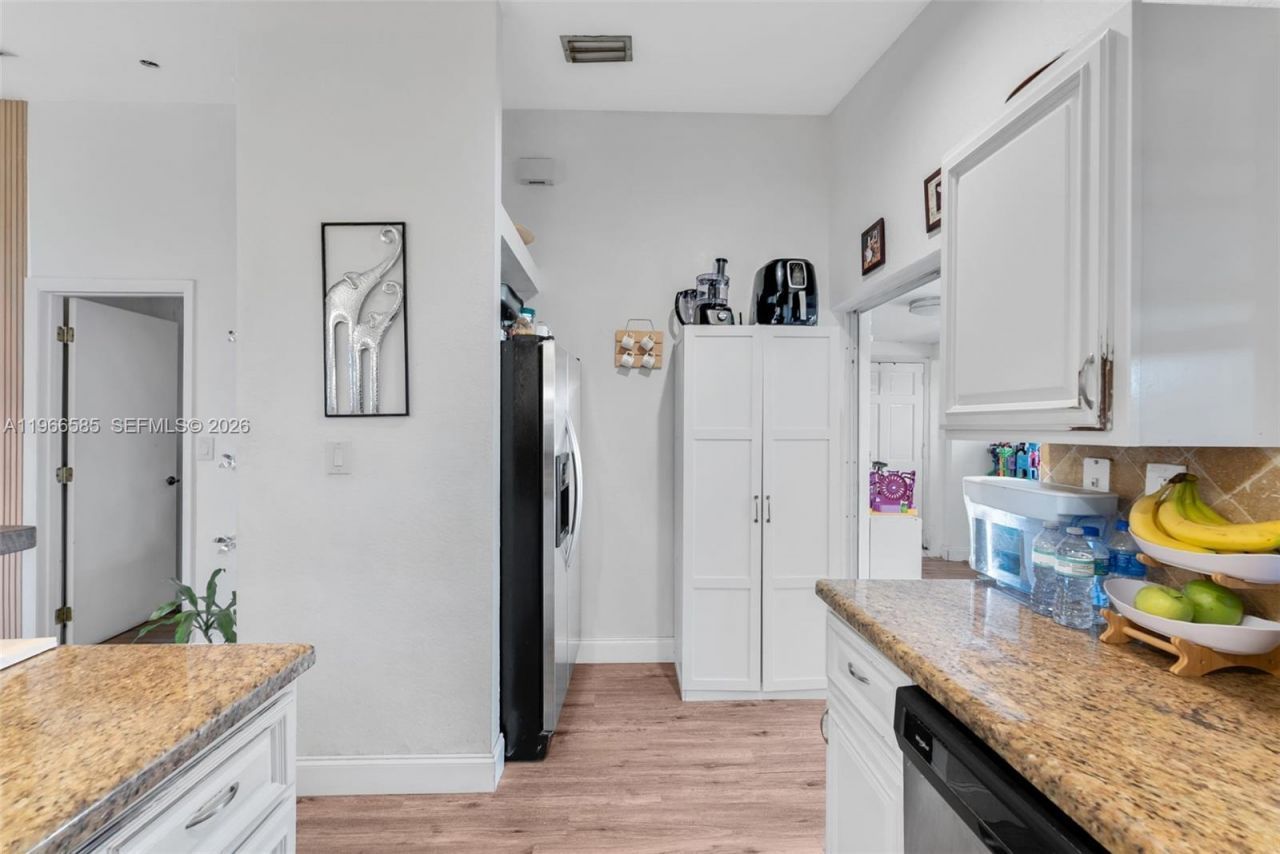 14813 SW 81st St , Unit A, Miami, FL 33193 Photo