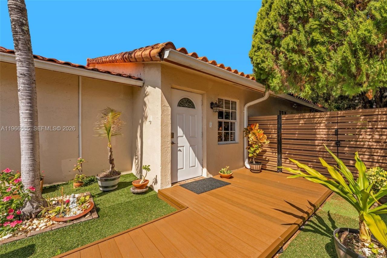 14813 SW 81st St , Unit A, Miami, FL 33193 Photo