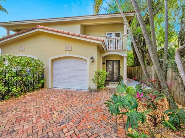 3273 Matilda St , Miami, FL 33133