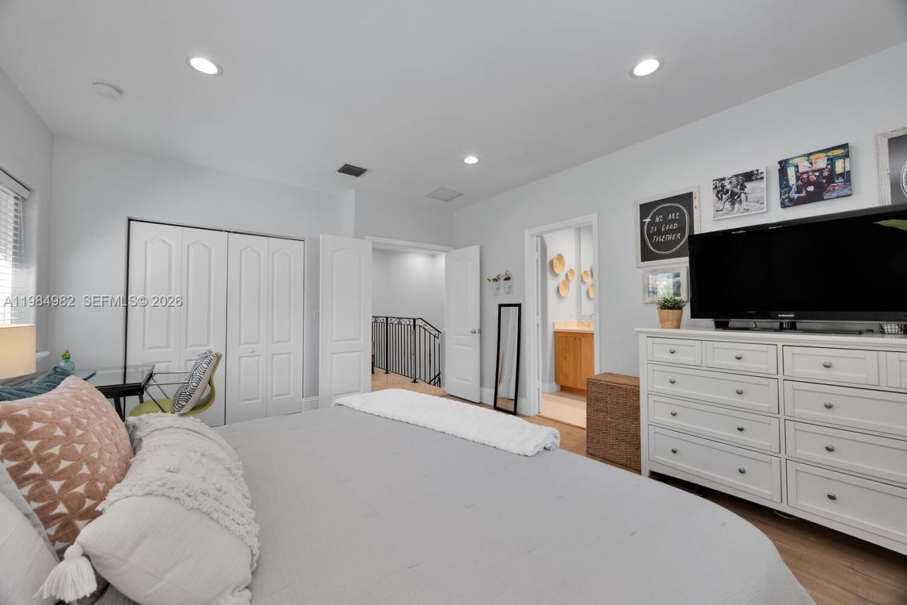 3273 Matilda St , Miami, FL 33133 Photo