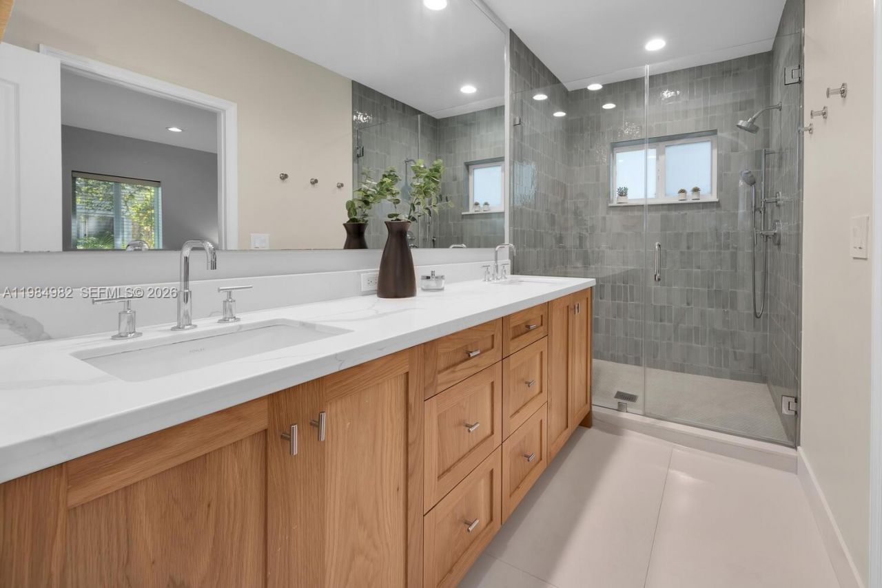 3273 Matilda St , Miami, FL 33133 Photo