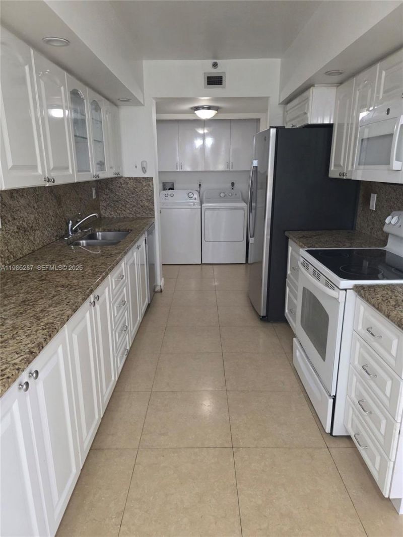 19355 Turnberry Way, Unit 2E, Aventura, FL 33180 Photo