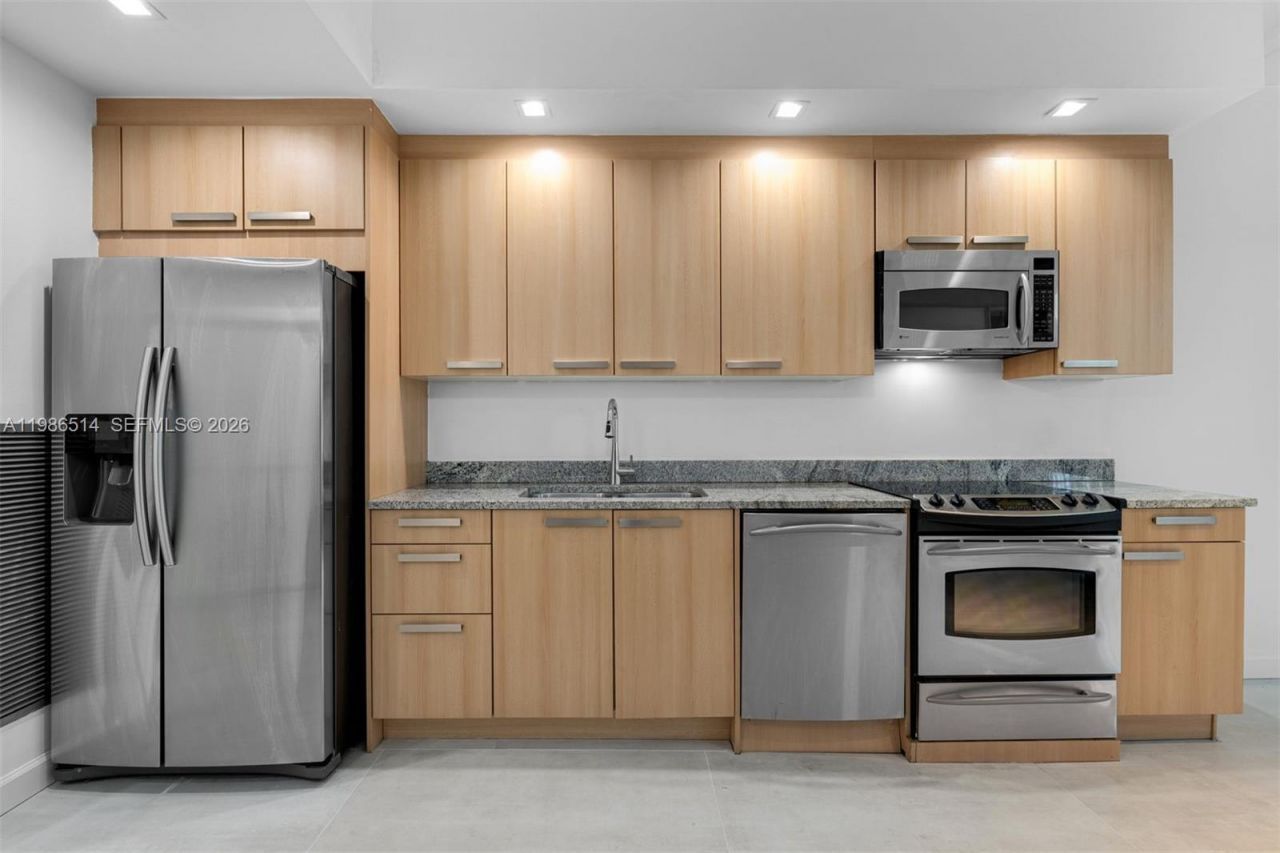 2001 Meridian Ave , Unit 327, Miami Beach, FL 33139 Photo