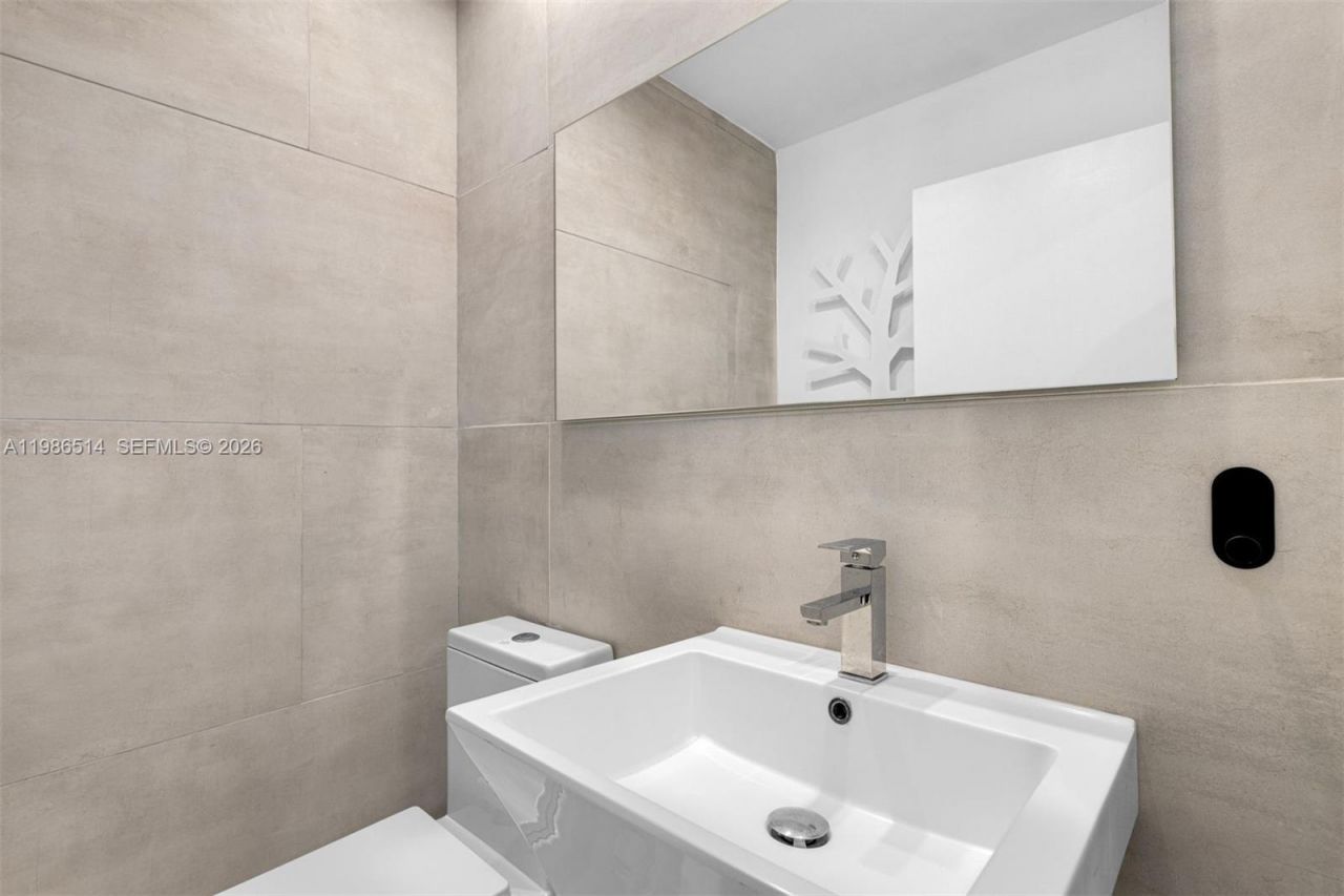 2001 Meridian Ave , Unit 327, Miami Beach, FL 33139 Photo