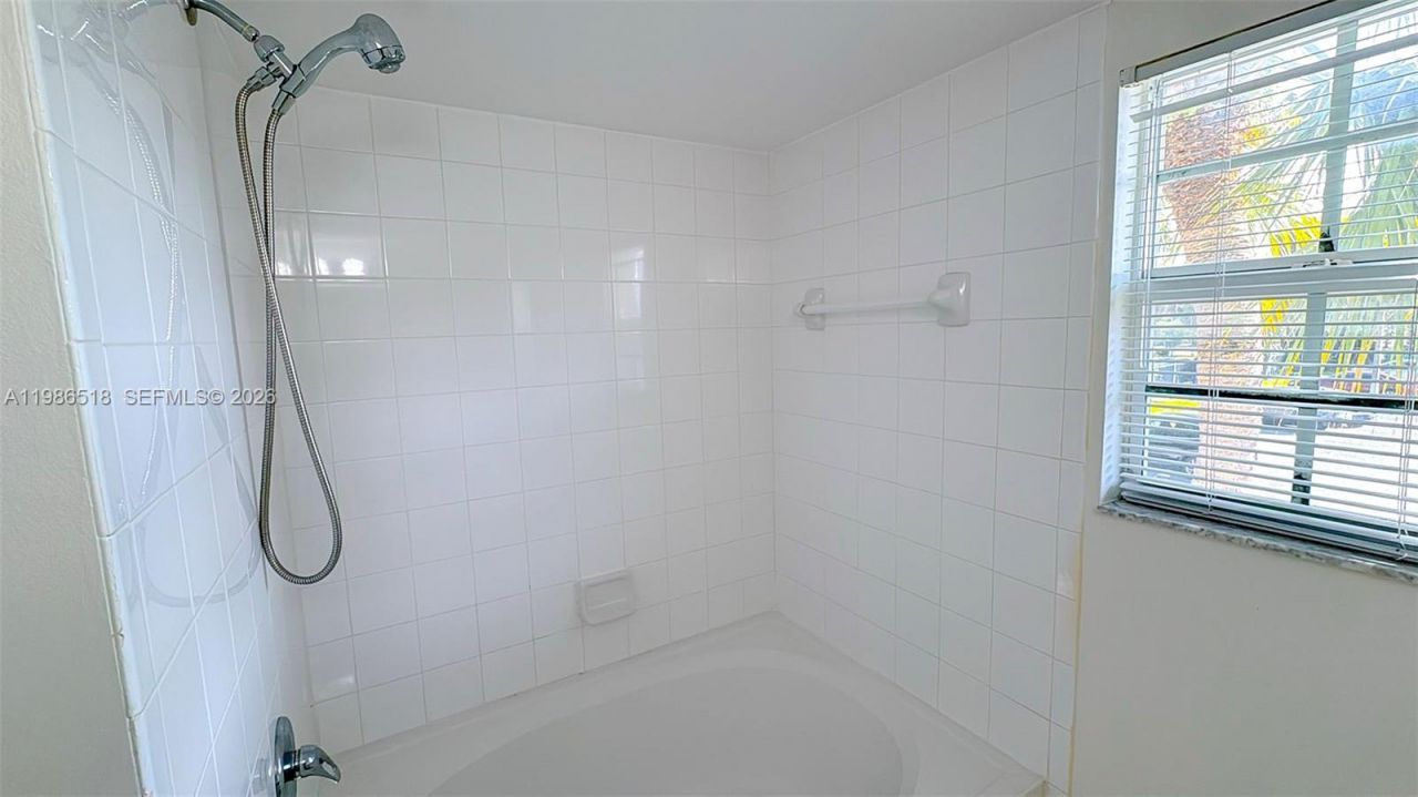 677 SW 111th Ave , Unit 204, Pembroke Pines, FL 33025 Photo