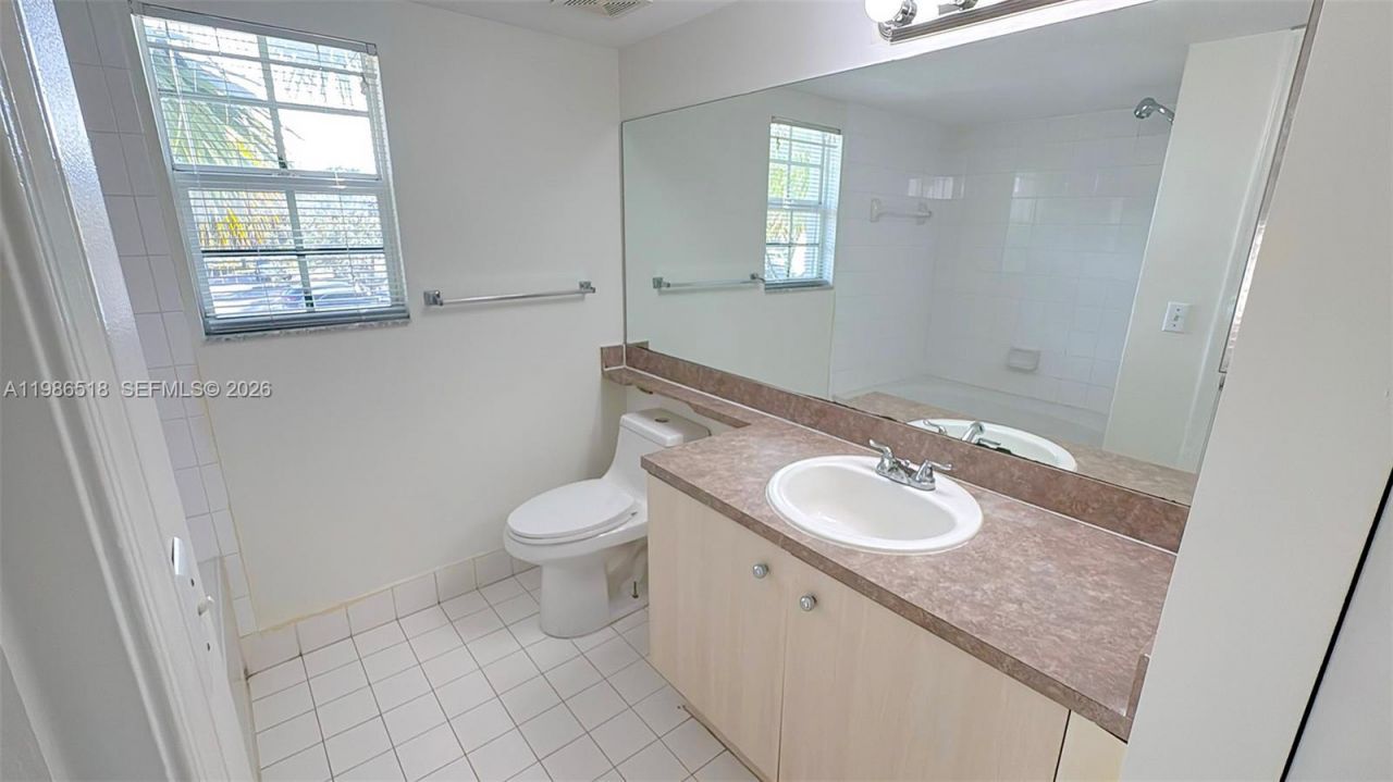 677 SW 111th Ave , Unit 204, Pembroke Pines, FL 33025 Photo