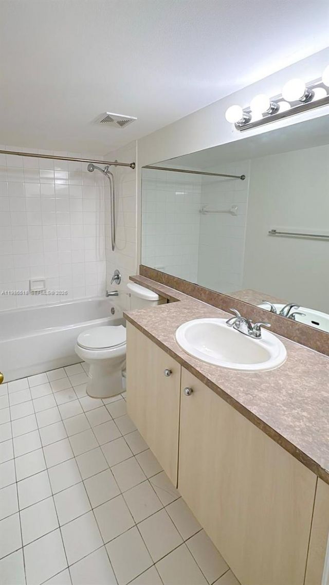 677 SW 111th Ave , Unit 204, Pembroke Pines, FL 33025 Photo