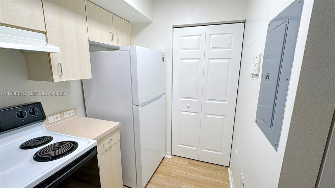 677 SW 111th Ave , Unit 204, Pembroke Pines, FL 33025 Photo