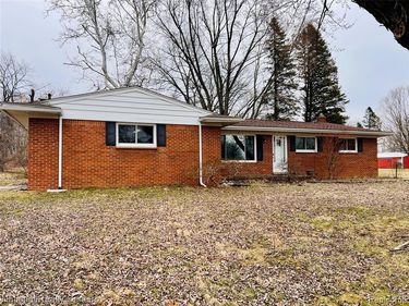 1900 N Hughes Road, Howell, MI 48843