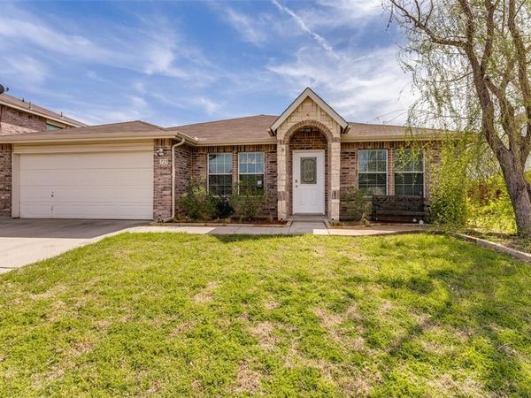 725 Redwing Drive , Saginaw, TX 76131