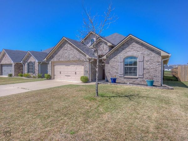 4012 False River Drive , Bossier City, LA 71111