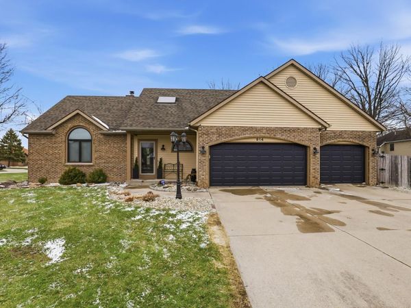 914 Lakeview Drive, Auburn, IN 46706