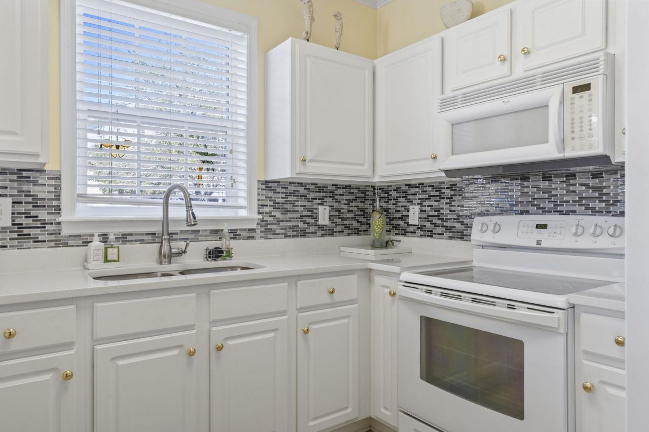 6203 Catalina Dr. Photo 8