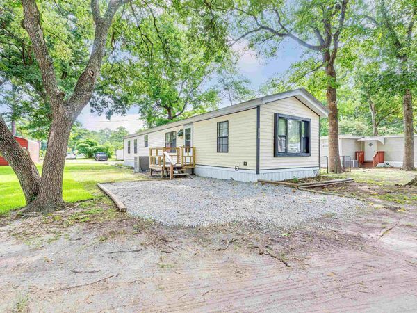 582 Mimosa Dr., Garden City Beach, SC 29576