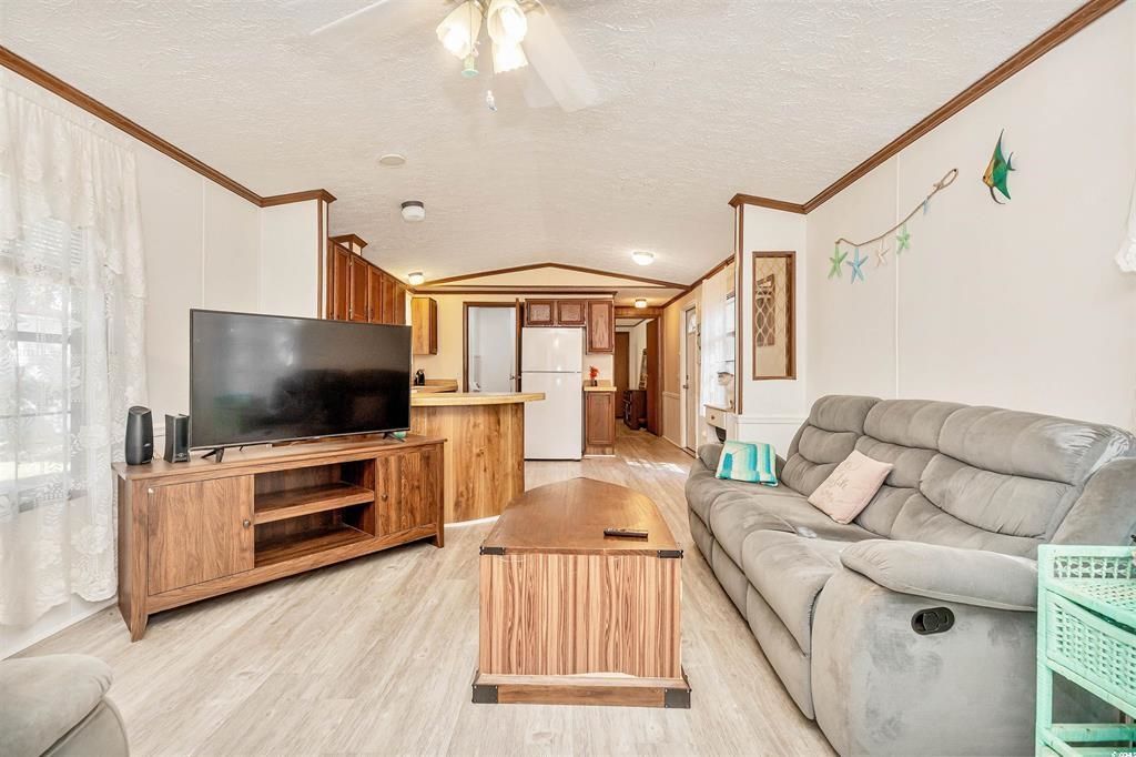 582 Mimosa Dr. Photo 10