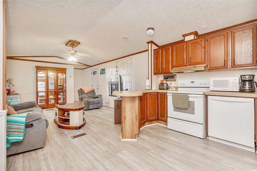 582 Mimosa Dr. Photo 12