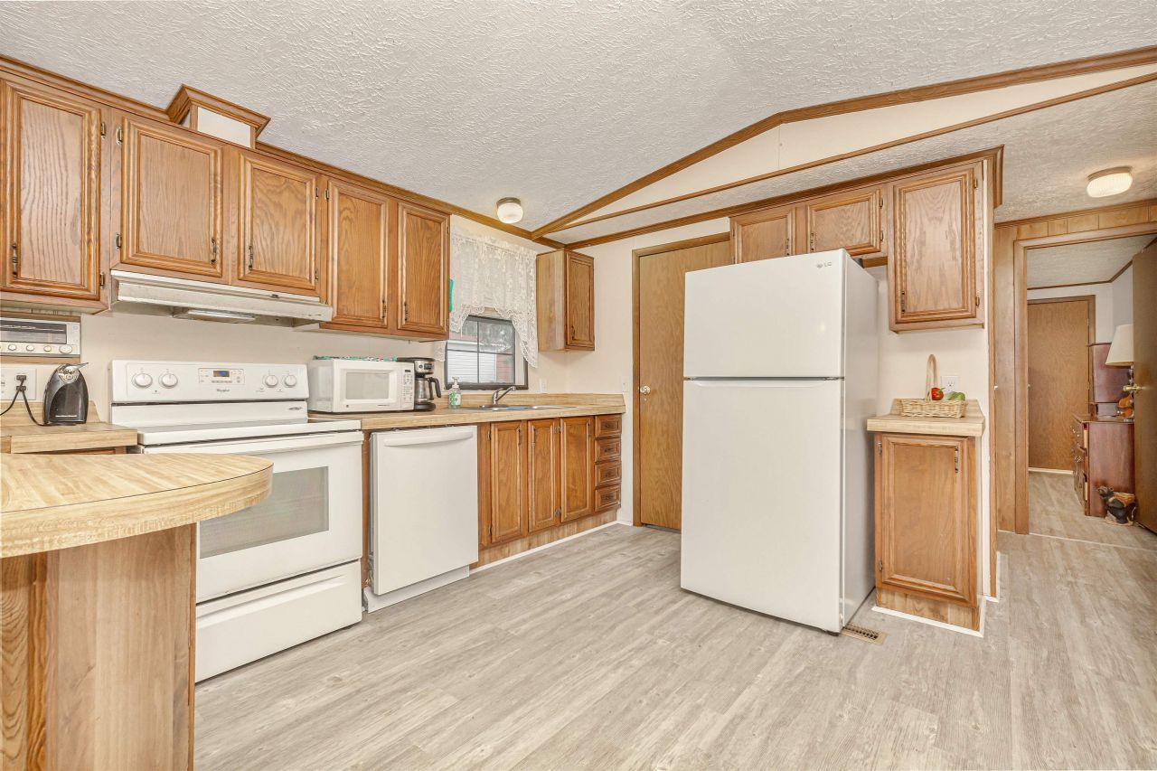 582 Mimosa Dr. Photo 15