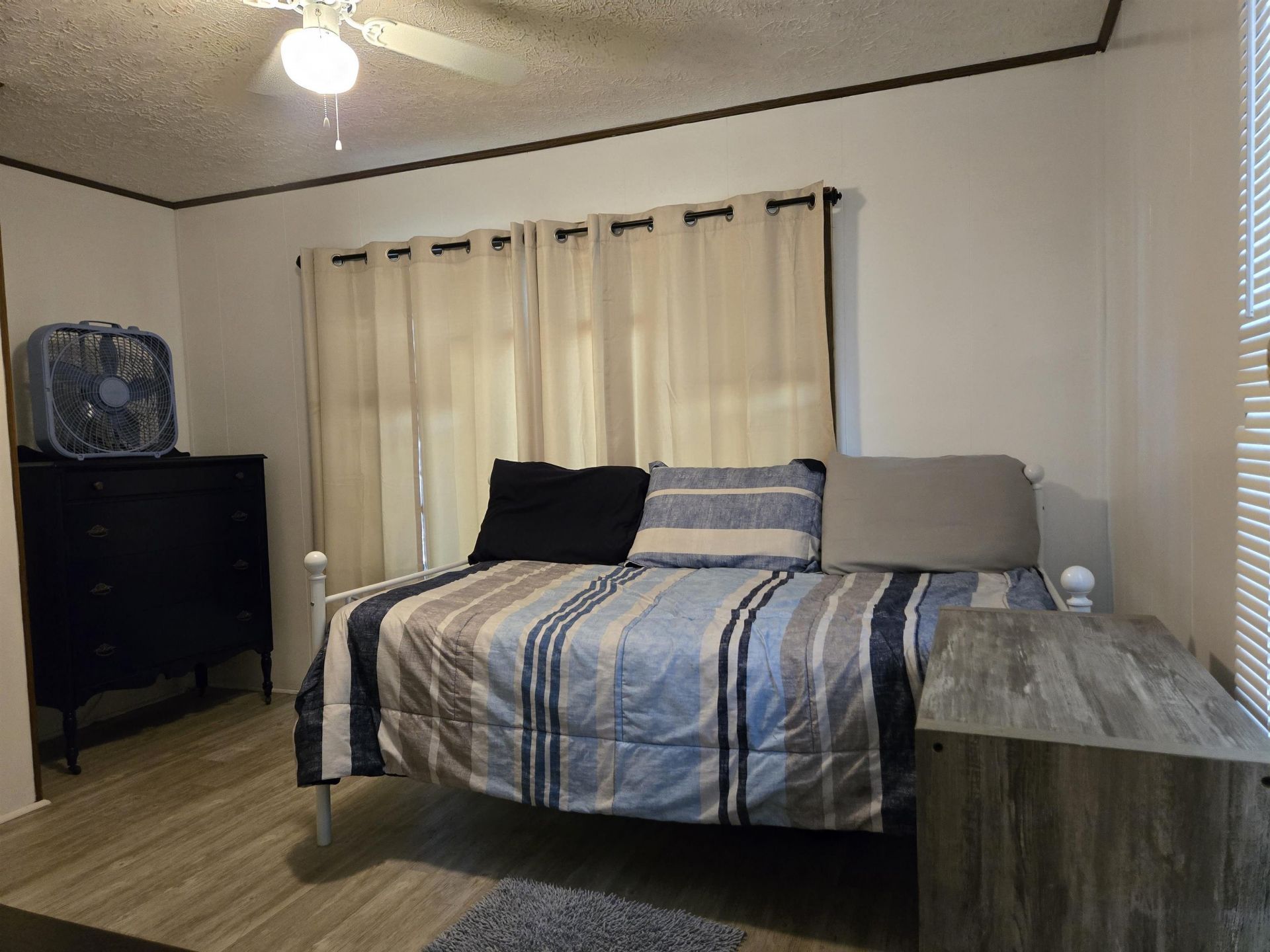582 Mimosa Dr. Photo 17