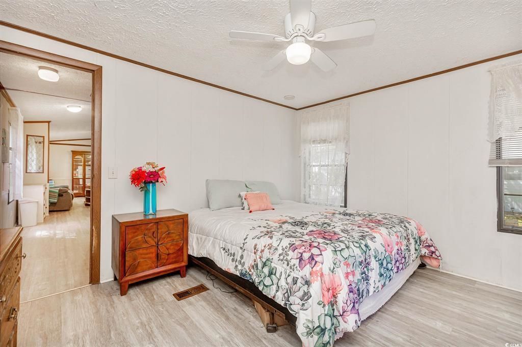 582 Mimosa Dr. Photo 18