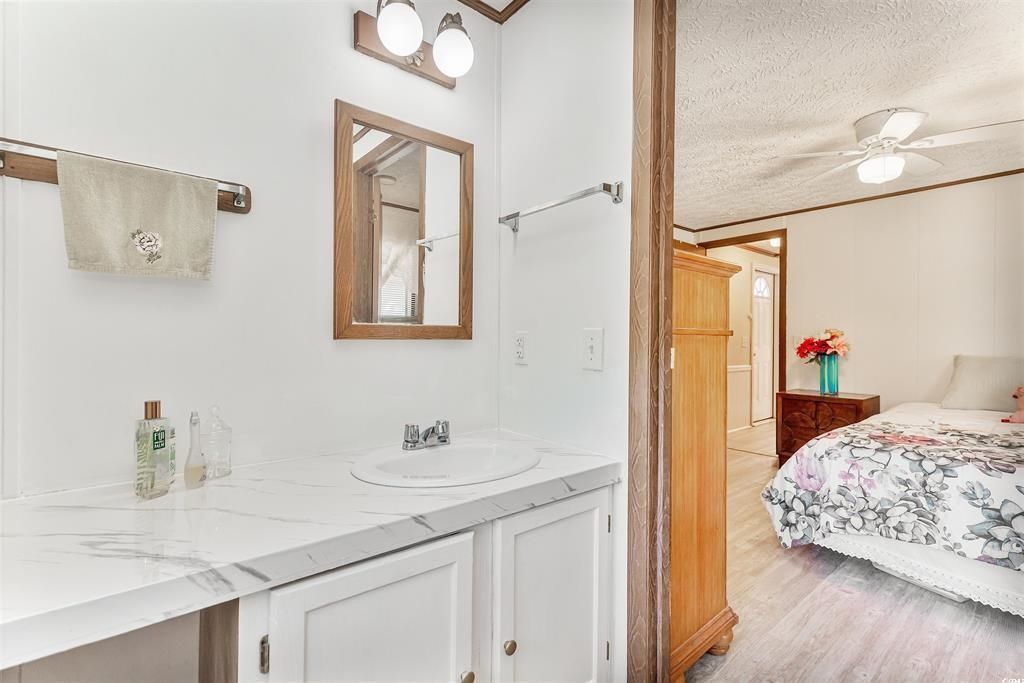 582 Mimosa Dr. Photo 22