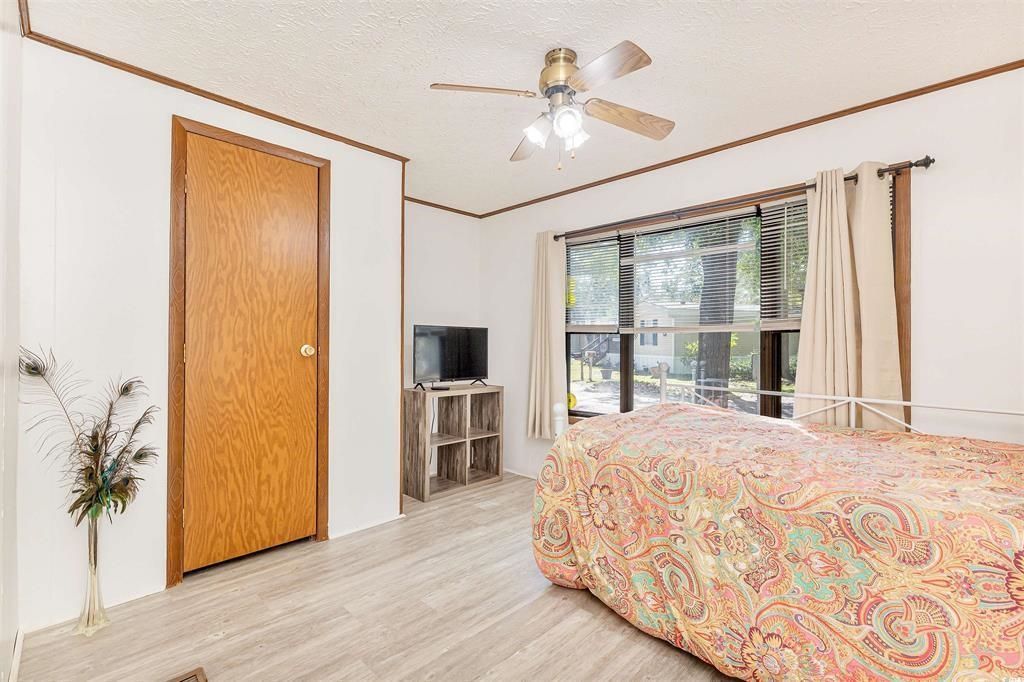 582 Mimosa Dr. Photo 23