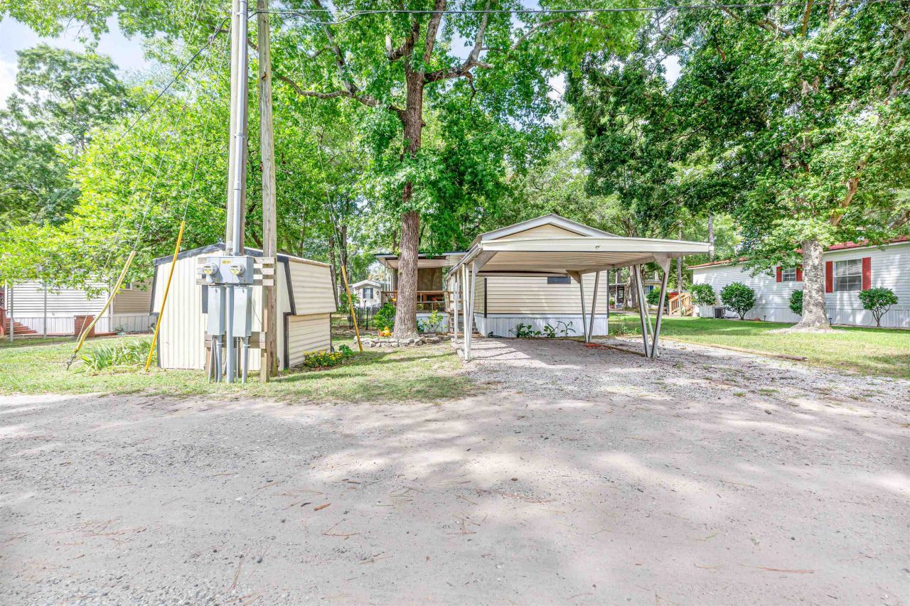 582 Mimosa Dr. Photo 4